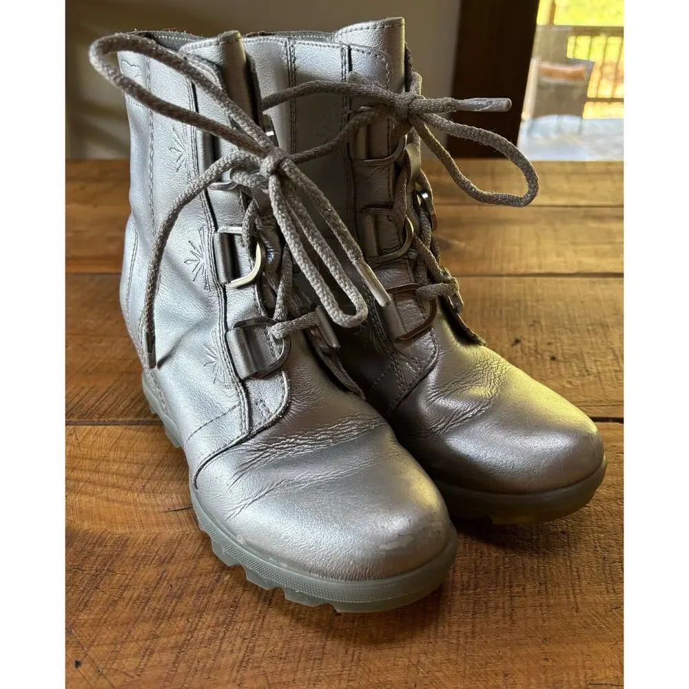 Sorel Joan of Arctic x Disney Frozen Wedge Boots Girls Size‎ 4 Silver Boots